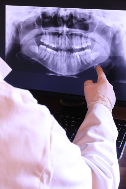 Best Dentist for Tooth Abscess  in Ashwaubenon, WI